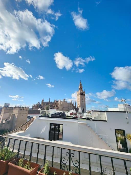 Lovely 1-Bedroom Loft With Terrace. Amazing View. Sevilla Buitenkant foto